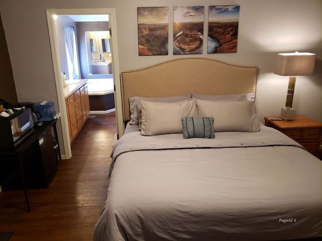 Horseshoe Hideaway hosted by Eileen!