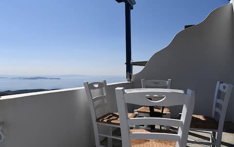 Cozy Village Cottage, magnificent view, peaceful.