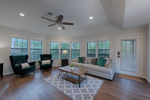 Successful Airbnb property: Private 1BR Apt in The Woodlands | Great Location in The Woodlands