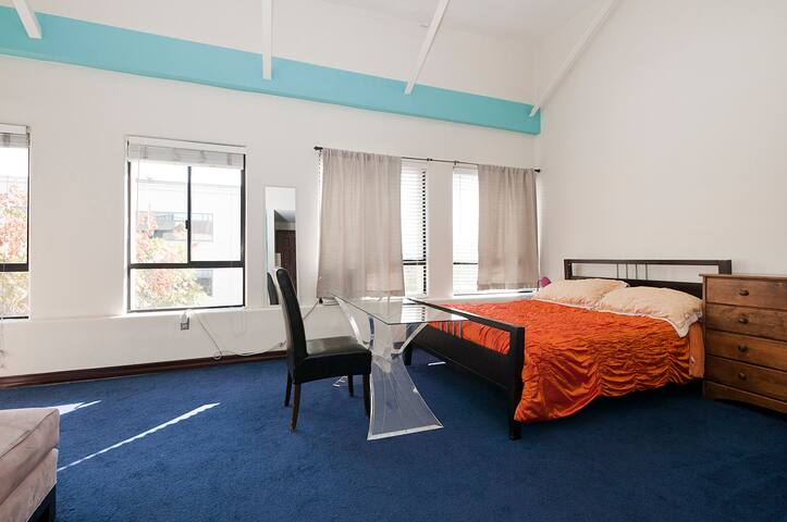 Ocean View Studio/ 2 beds/ AMAZING!