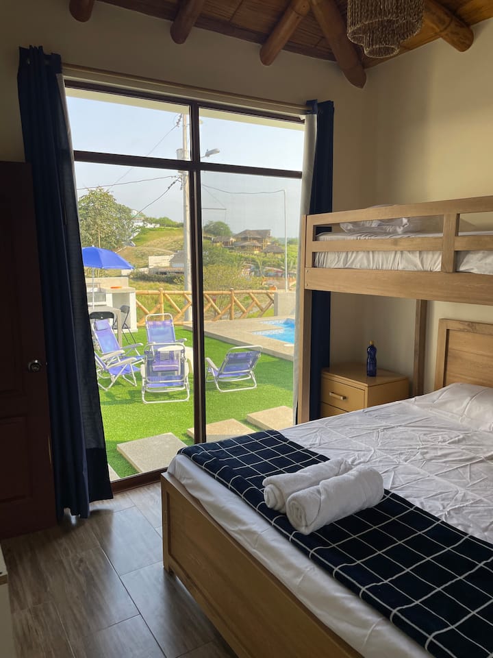 ห้อง 1 มองเห็นหน้าต่างที่ออกไปยังลานบ้าน!!!