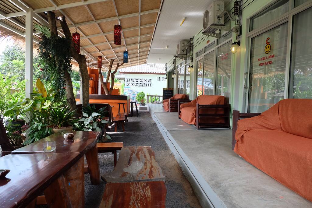 Exterior of Smile Hostel Koh Phangan