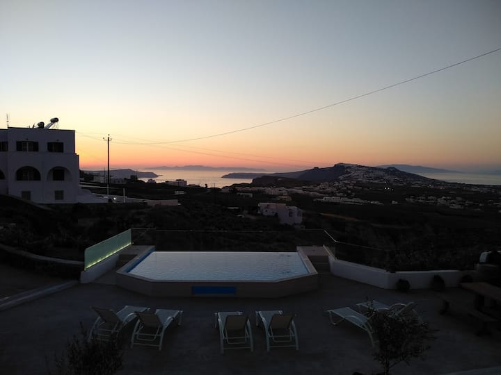 Aroma Cavas Suite with Caldera view and Sunset