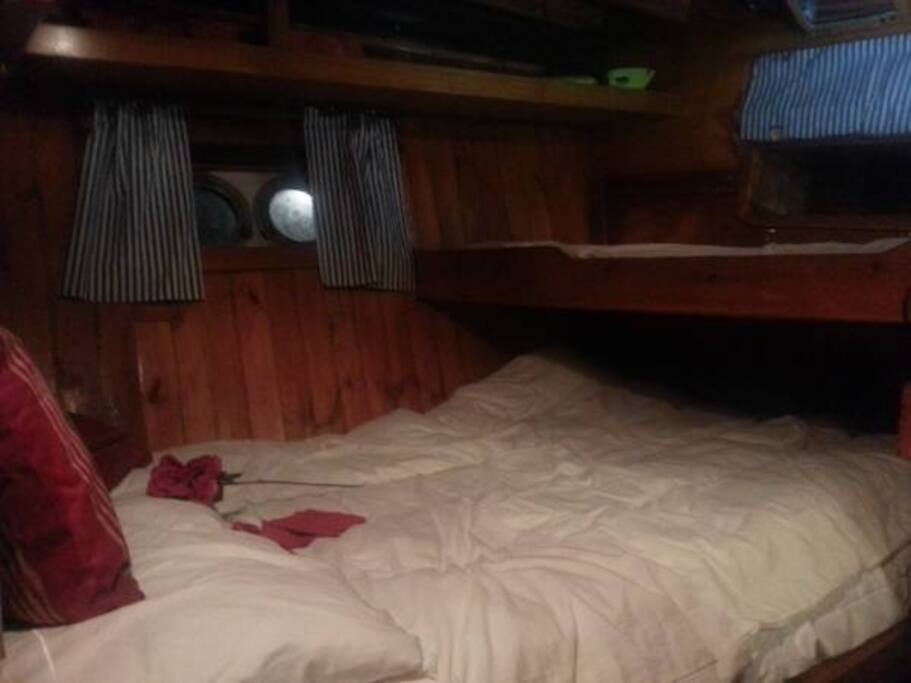 Cabina matrimoniale con lettino singolo