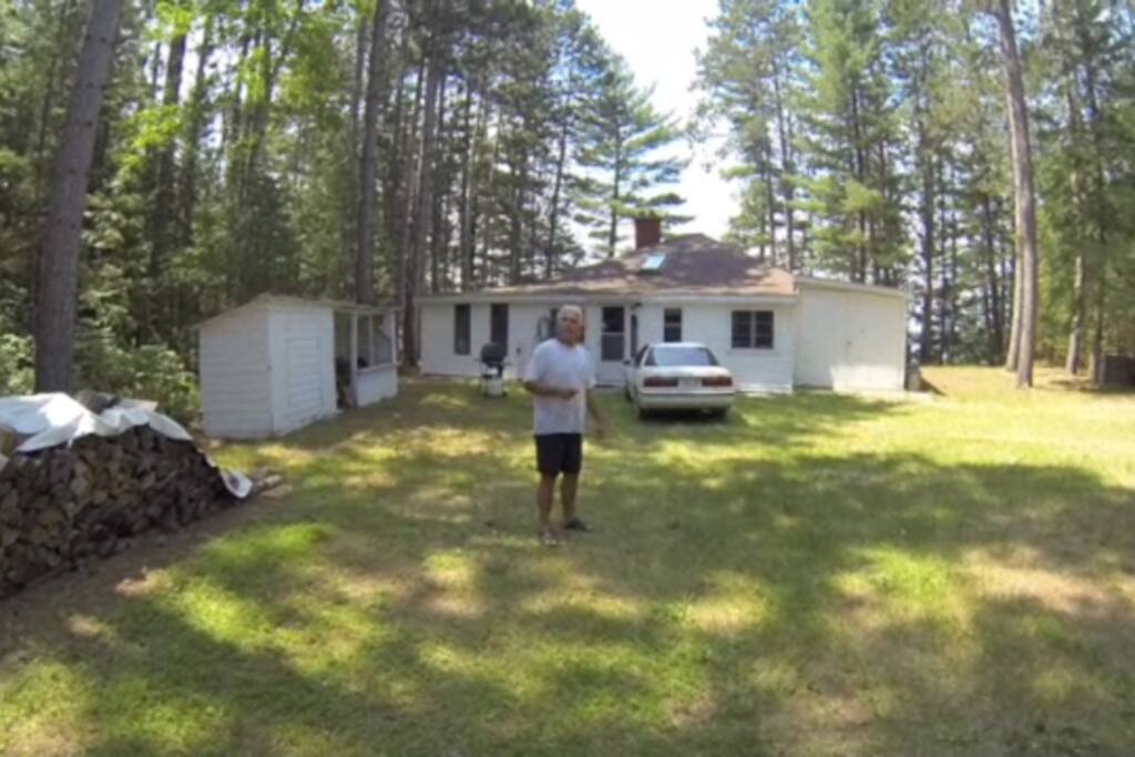Rear laneway from Red Rock Road. Lot's of parking space.