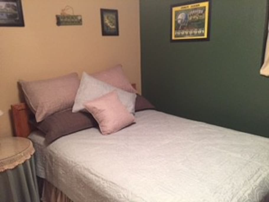 Full size bed