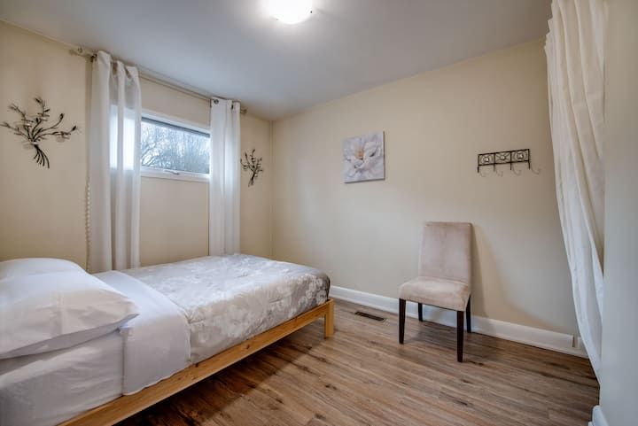 Chumba cha 3 cha kulala, kitanda chenye ukubwa maradufu.