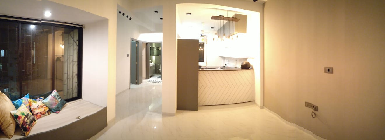 Contemporary private room in a 2bhk appartment