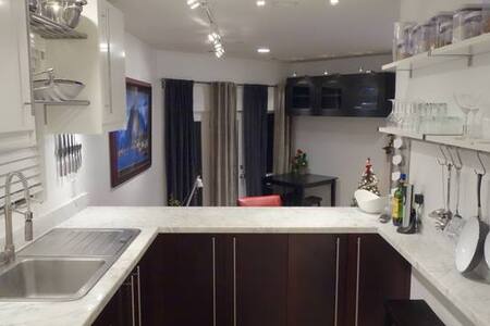 1 bedroom, 2 full bath, sleeps 4.