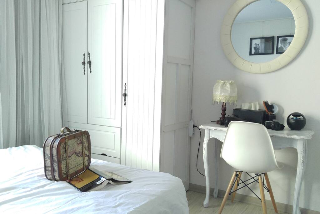 Guest room- Closet & Dressing table