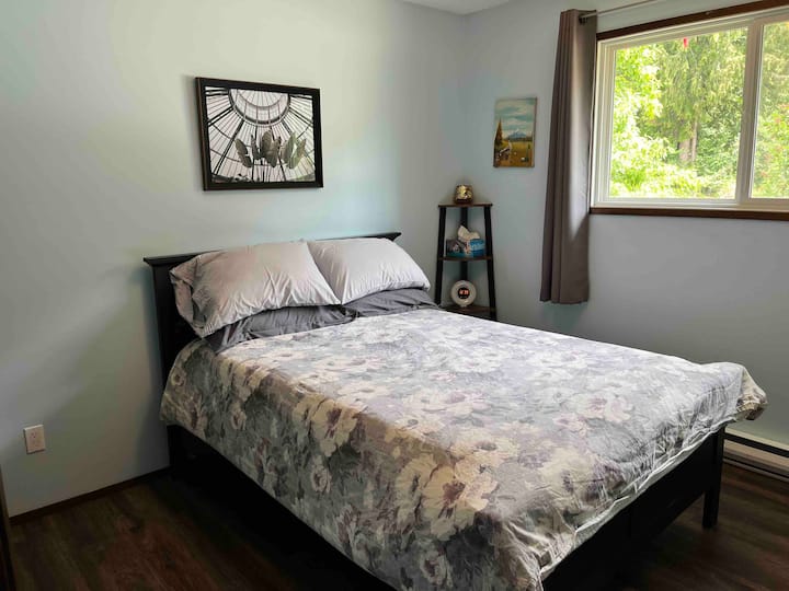 卧室# 2全尺寸床，带记忆泡沫