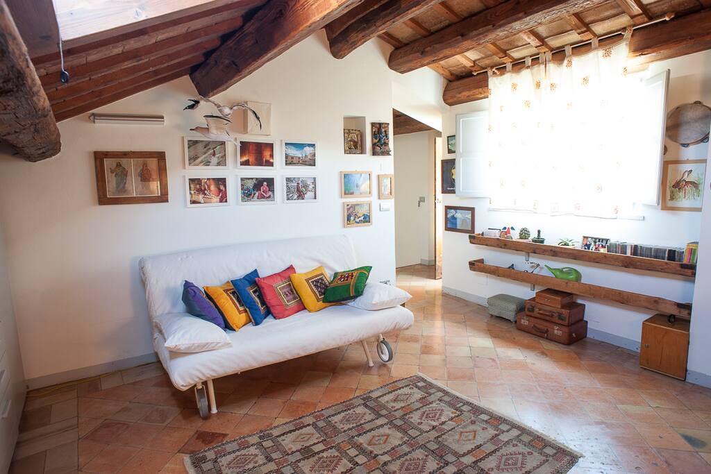 soggiorno con divano letto chiuso