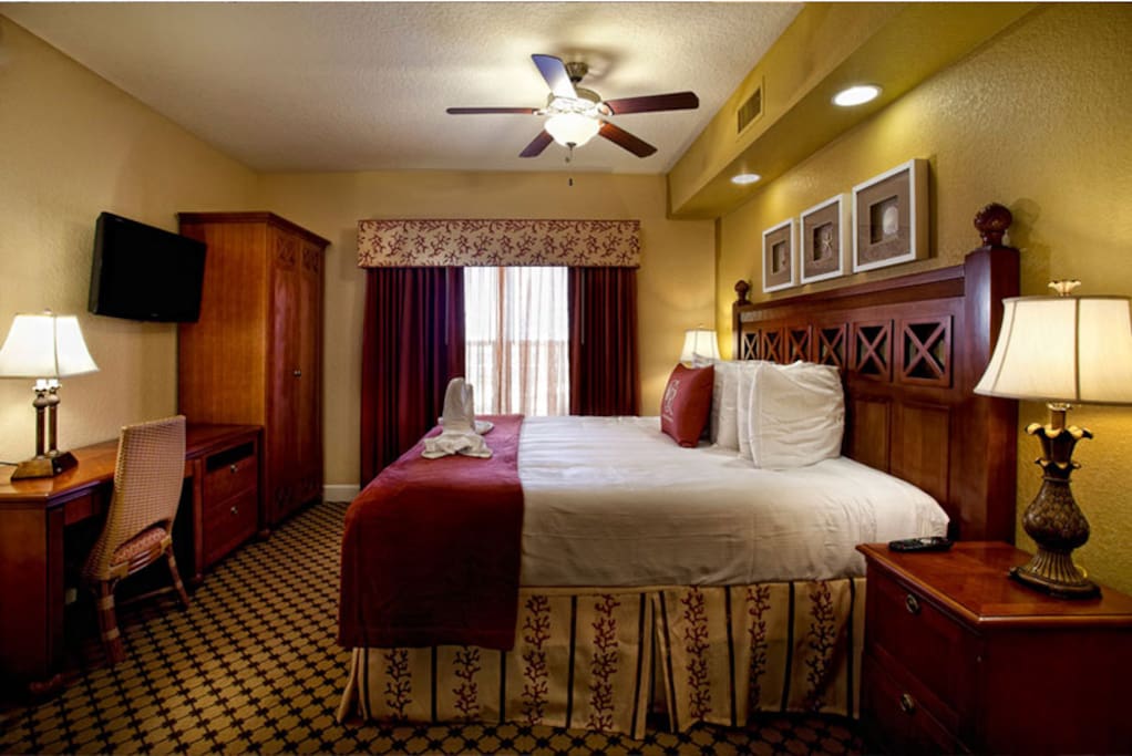 Master Bedroom / Recamara Principal