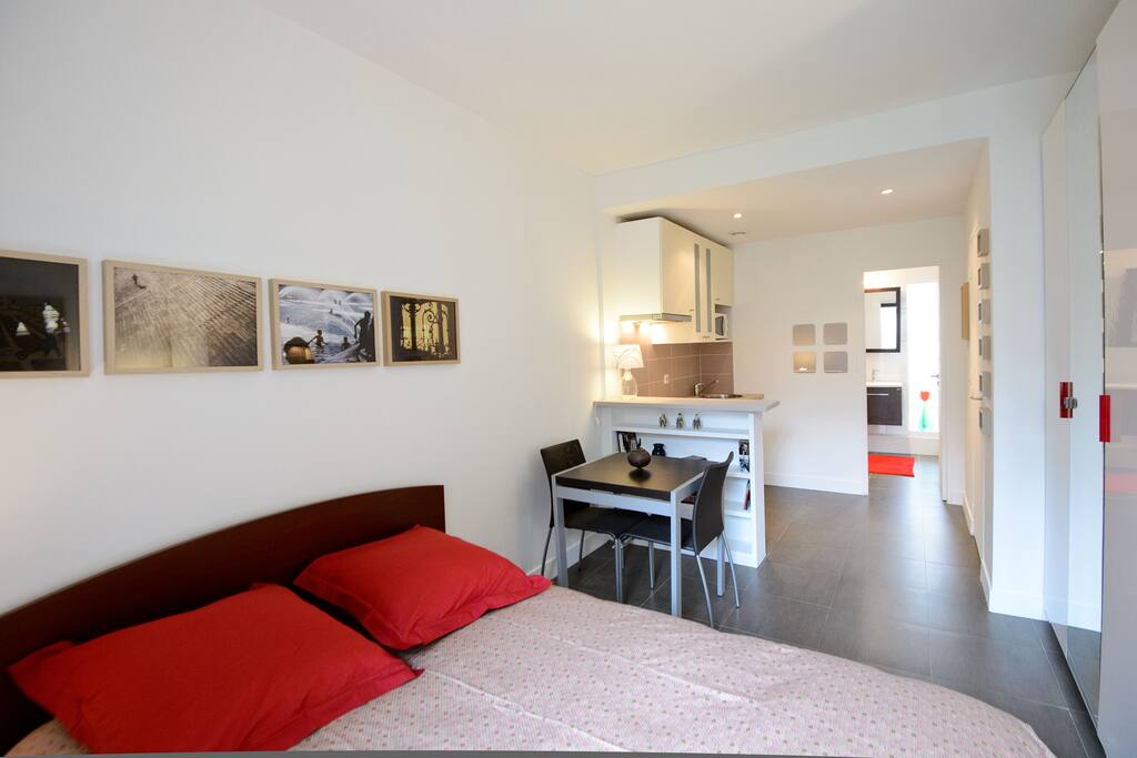 Voronet lila hotel on behance. B b paris. B&b отели франция. B&b hotels. B b paris.