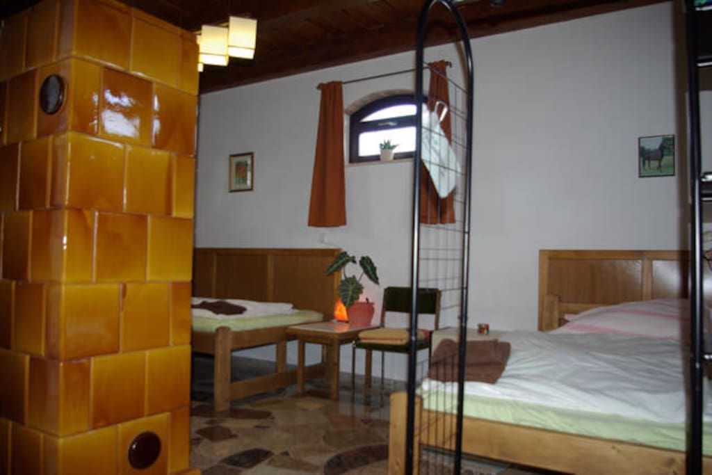 szoba kandallóval