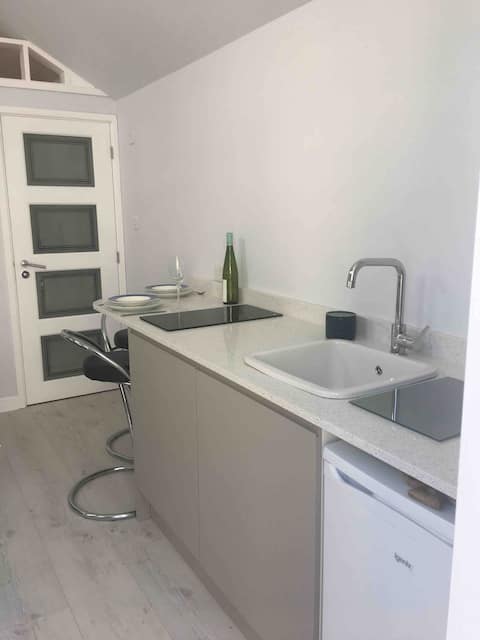 Popular Airbnb listing: Southbourne Garden BeachCabin Dorset mins to sea. in Bournemouth