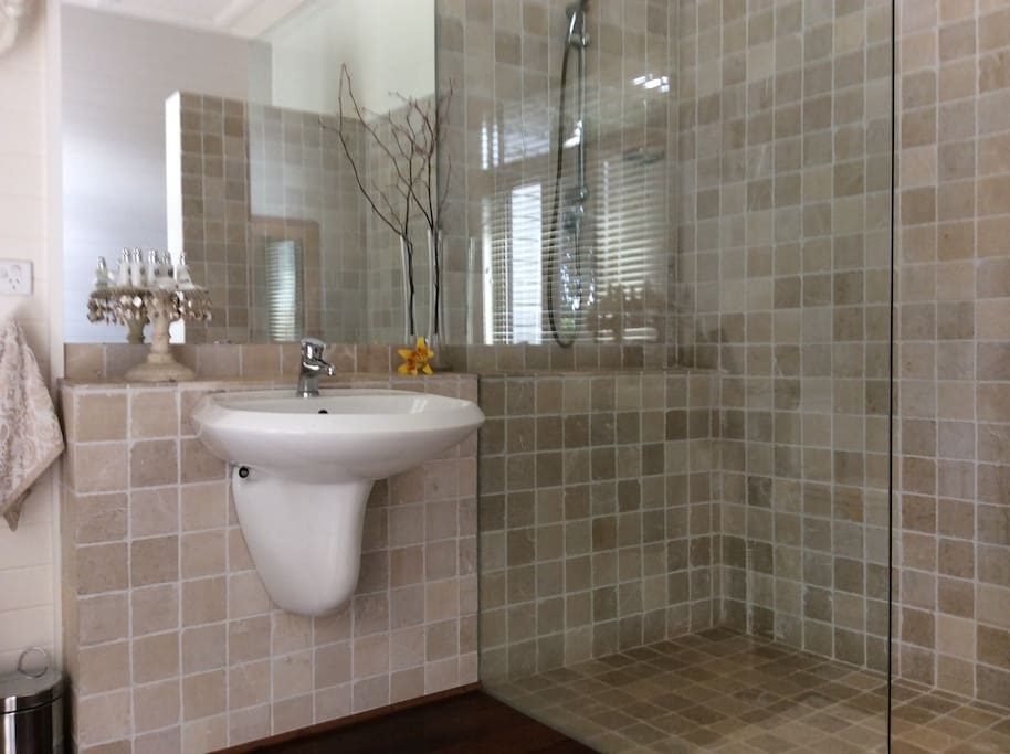Large modern bathroom.