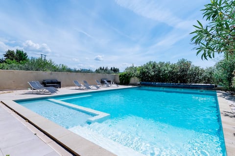 Cottage "in the shade of the pine" in Provence