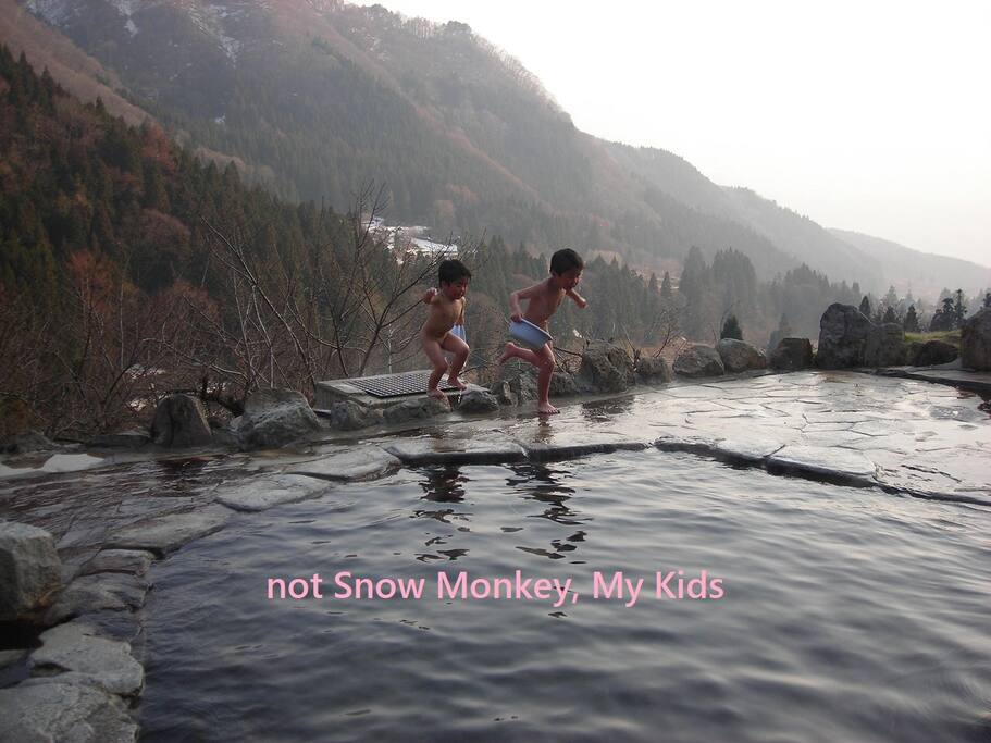 I can take you to this onsen by my car 10min.