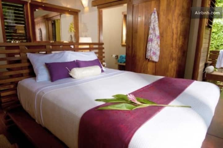 Во куќата на дрво