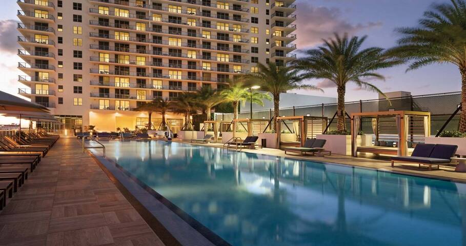 Hallandale Beach Luxury 3BR | Stunning 360° Views gallery image 3