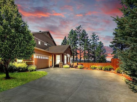 View Old Mill Condo, w/Spa, Dogs OK, Walk to River