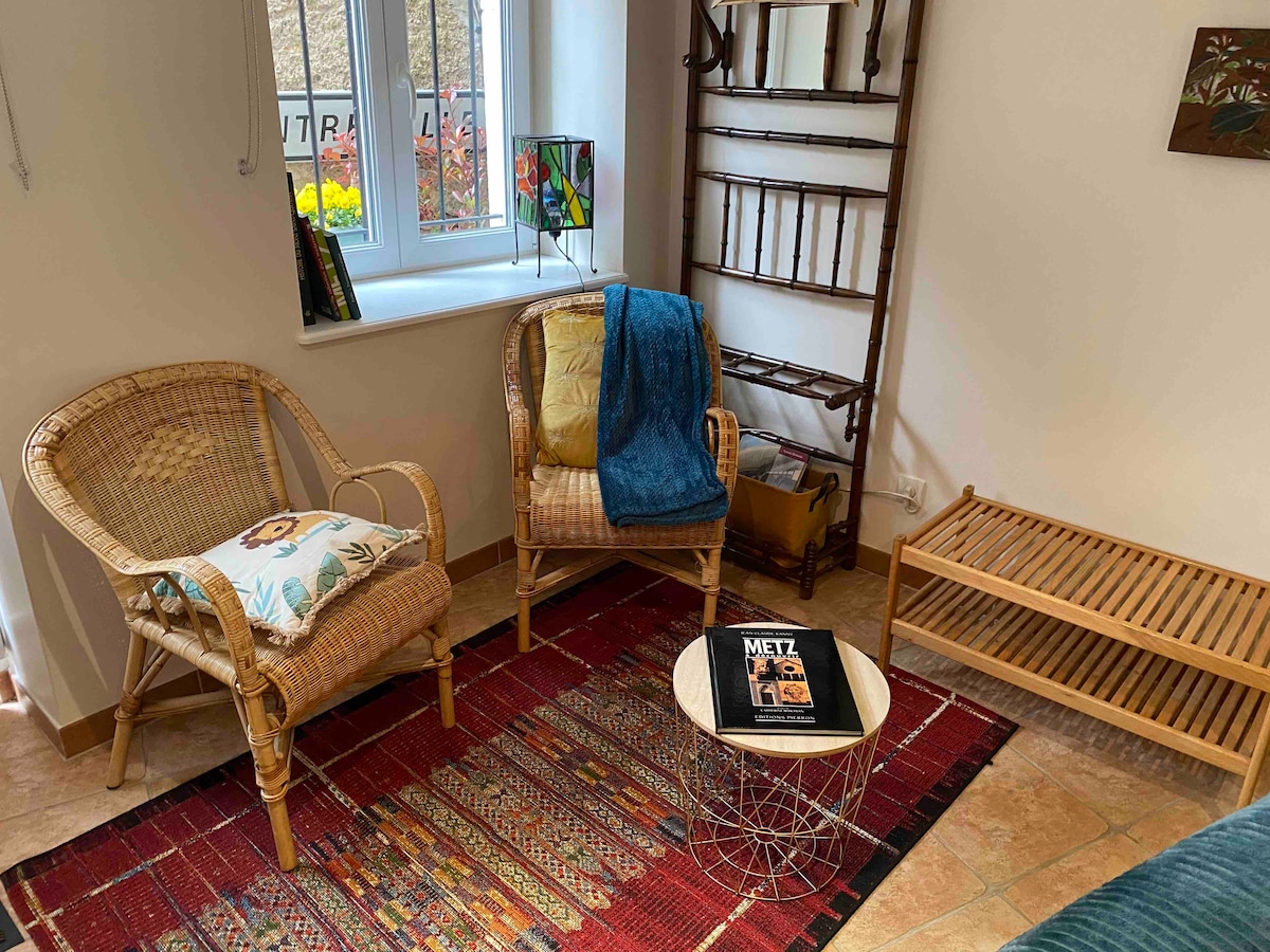 Airbnb performant: Papy's house, apartment, patio à Diocèse De Metz