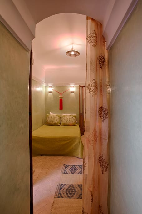 Chambre restaurée dans la tradition marocaine