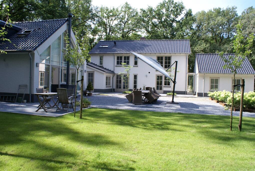 gastenverblijf met voortuin