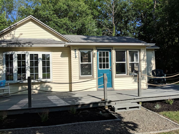 Sea Glass Cottage Cottages for Rent in Angola, New York, United