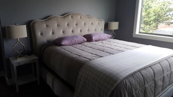 Dormitorio con vista al estuario