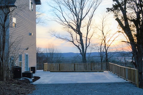 Popular Airbnb listing: Spectacular View in spacious Lower Level of Home! in Bellevue
