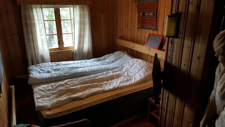 El dormitorio principal con una nueva cama continental 