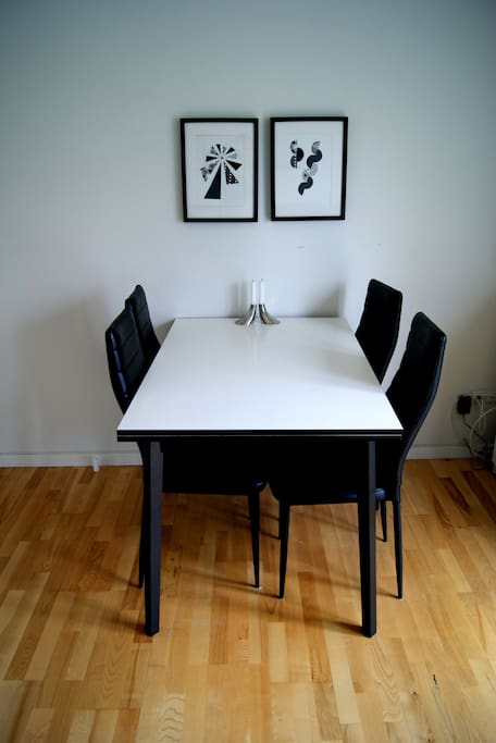 Spisebord
(Dining table)