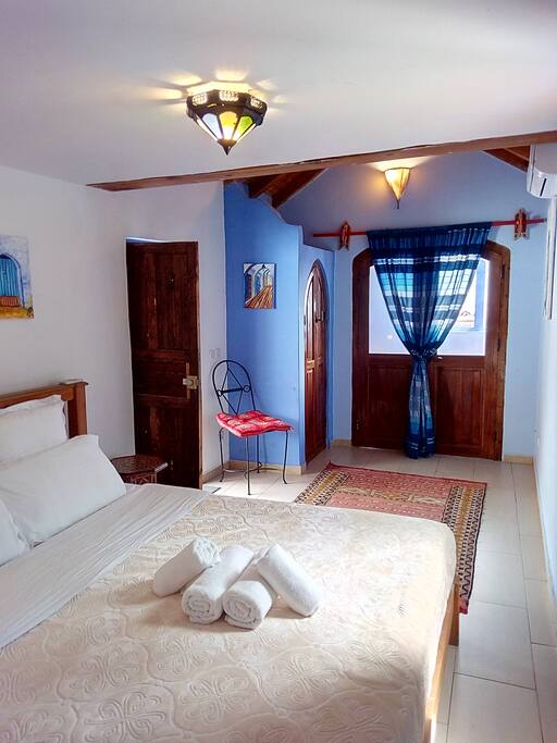 Comoda habitación deluxe con baño privado y balcon
