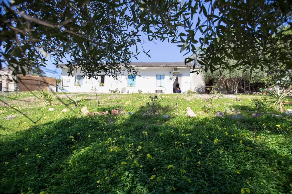 ESTERNO DELLA CASA 2 KM DALLA MARINA DI CARDEDU