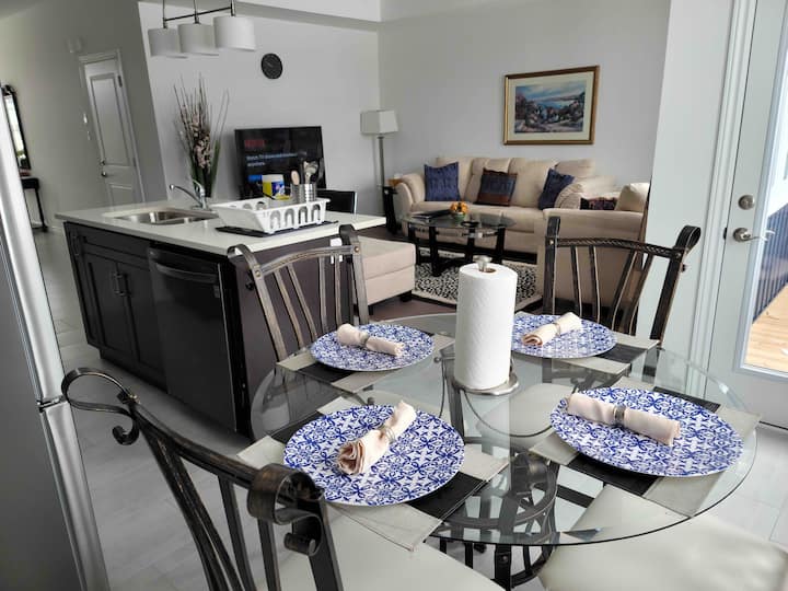 Comfy Townhome - London