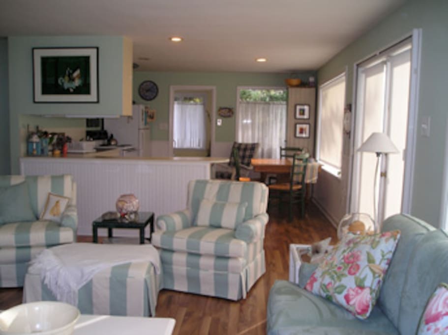 Cheery & Ligh Living Room