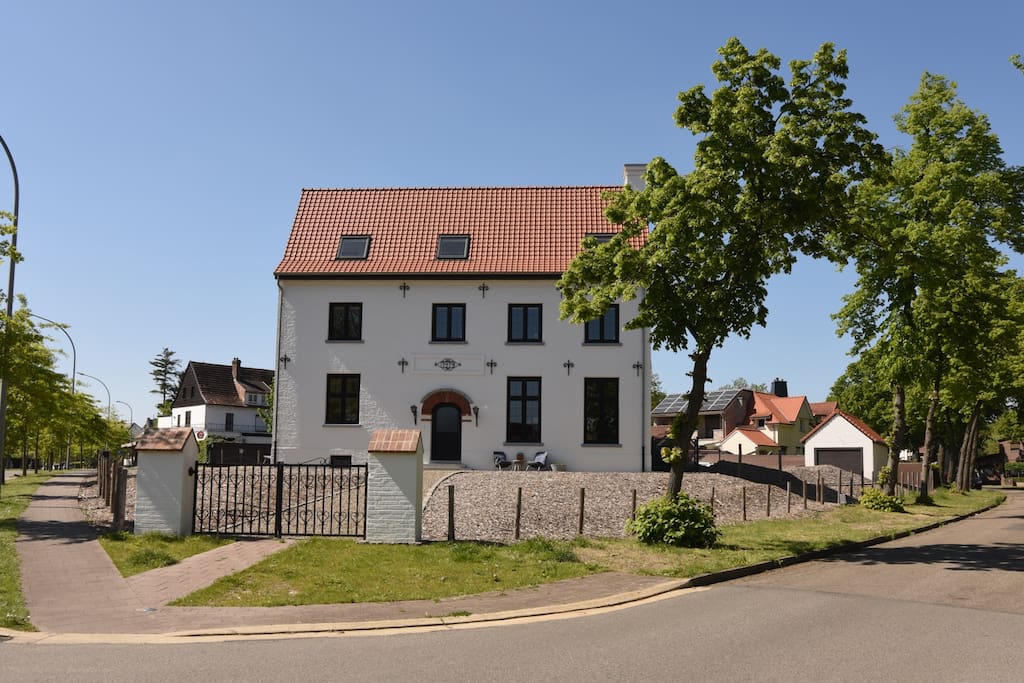 Een oude ingenieurswoning uit 1919 aan de Eikenlaan 12 in de Winterslagwijk in Genk.