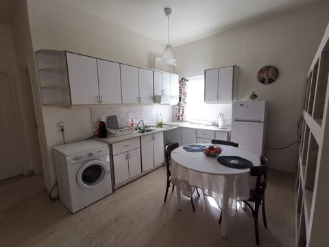Apartment with garden by the sea