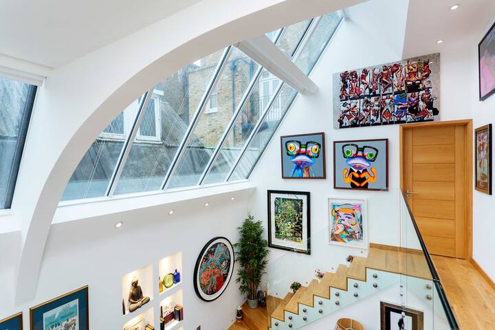 Stylish and renovated artists house in Chelsea gallery image 5