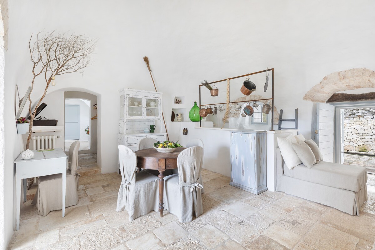 Top Airbnb: Charming Trullo Amarcord with Private Pool & Spa in Monopoli