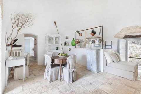 Top Airbnb: Charming Trullo Amarcord with Private Pool & Spa a Monopoli