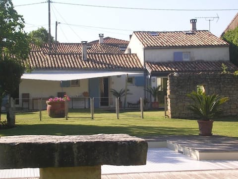 Charentais house with pool