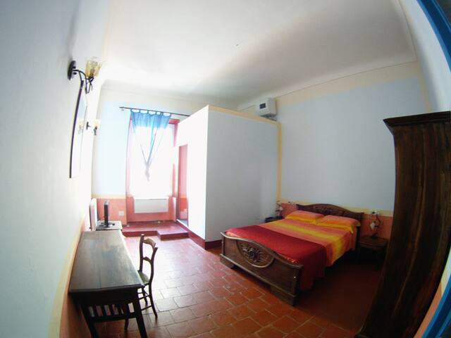 Rent rooms in central apartment!