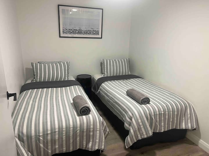 单人房
2张单人床 

