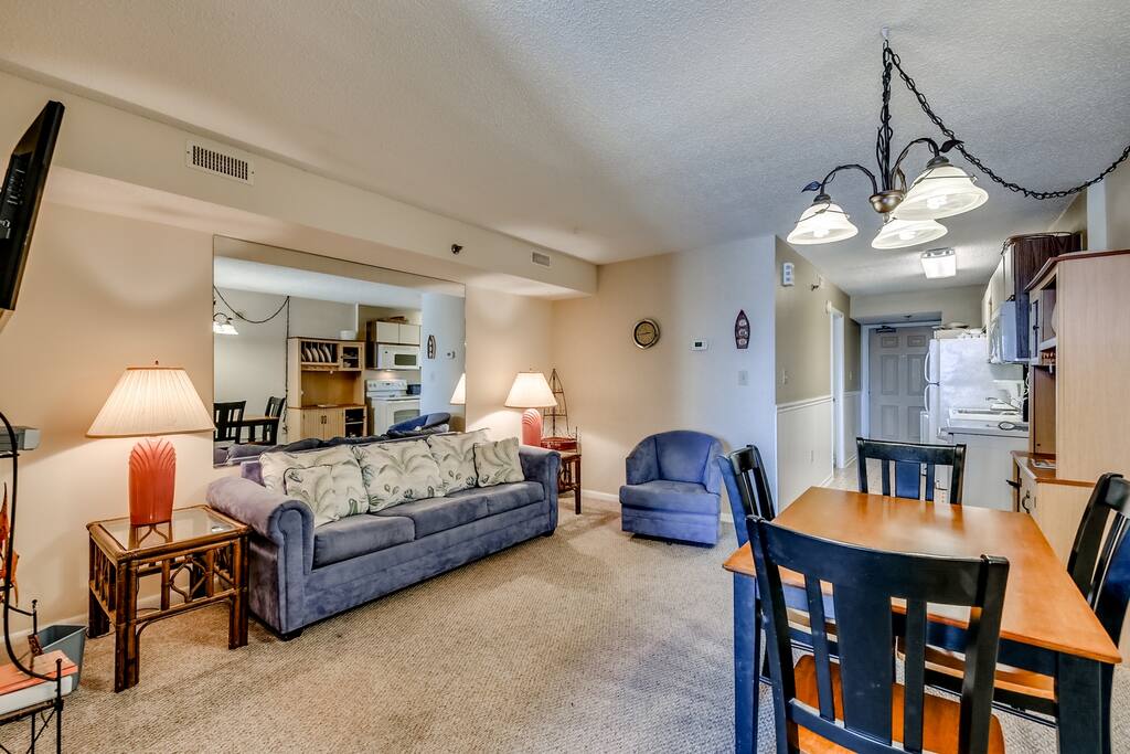 Chair,Furniture,Couch,Indoors,Room