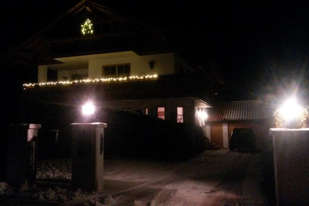 Hausansicht im Winter