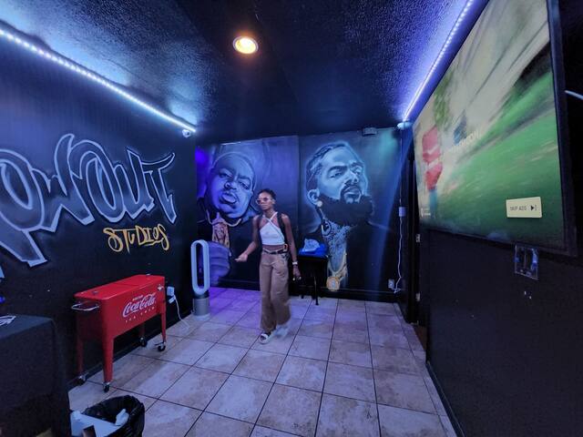 107Studio Events/Theater/Karaoke gallery image 5