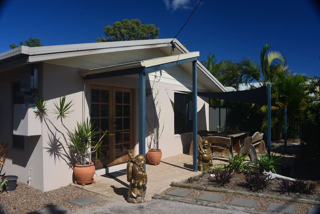 A Little PEACEFUL Beach Holiday Cottage in Toogoom Houses for Rent in